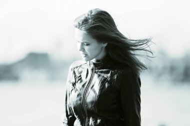 Genç güzel kadın.