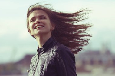 Genç güzel kadın.