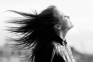 Genç güzel kadın.