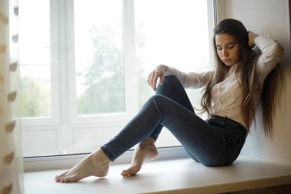 Menina adolescente pensativo — Fotografia de Stock