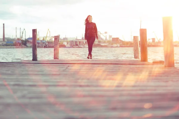 Young beautiful woman at pier — Stock Photo, Image