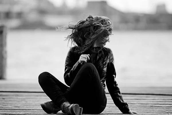 Young beautiful woman at pier — Stock Photo, Image