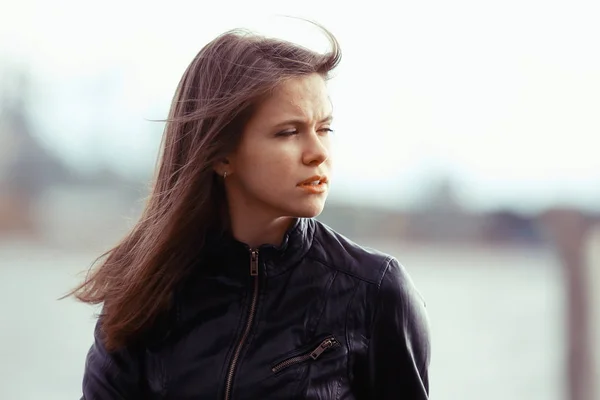 Jovem mulher bonita — Fotografia de Stock