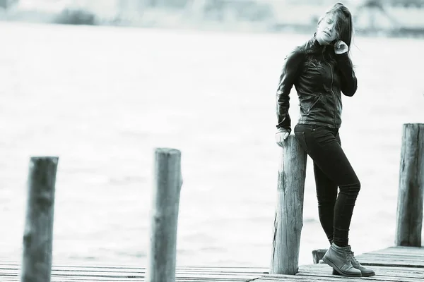 Young beautiful woman at pier — Stock Photo, Image