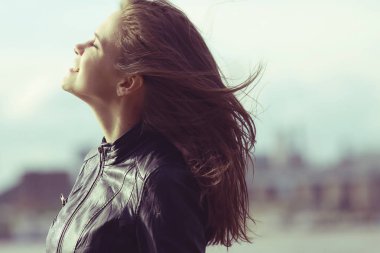 Genç güzel kadın.