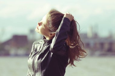 Genç güzel kadın.