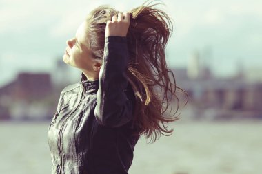 Genç güzel kadın.