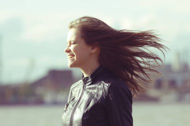 Genç güzel kadın.