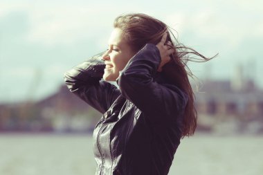 Genç güzel kadın.