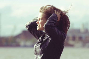 Genç güzel kadın.