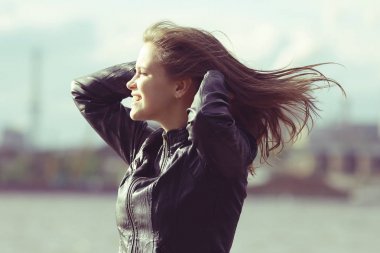 Genç güzel kadın.