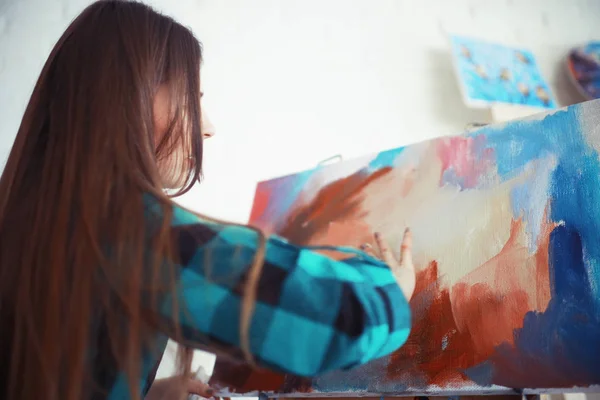 Jovem Bela Artista Feminina Trabalho Oficina Criatividade Inspiração Conceito — Fotografia de Stock