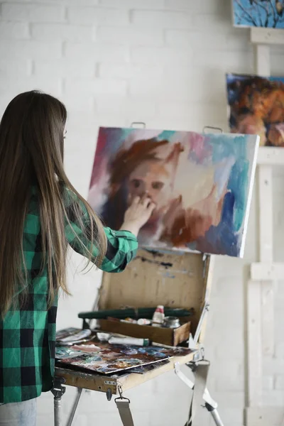 Jovem Bela Artista Feminina Trabalho Oficina Criatividade Inspiração Conceito — Fotografia de Stock