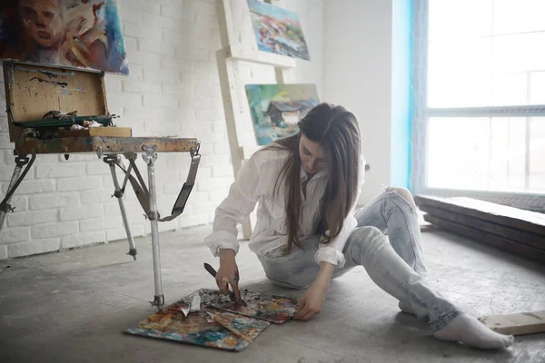 Joven Hermosa Artista Femenina Trabajo Taller Creatividad Inspiración Concepto — Foto de Stock