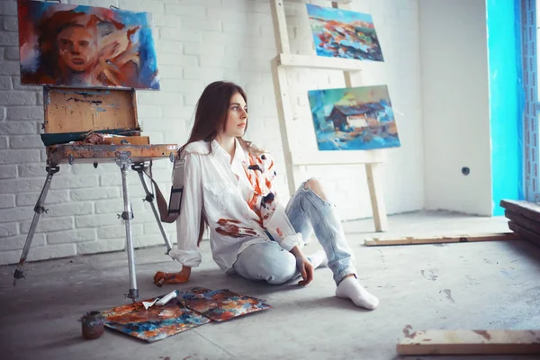 Joven Hermosa Artista Femenina Trabajo Taller Creatividad Inspiración Concepto —  Fotos de Stock