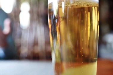 Bira tablo üzerinde çubuk