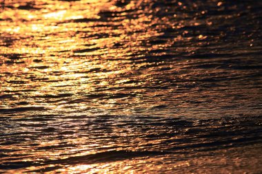  tropikal günbatımı, dalgalar