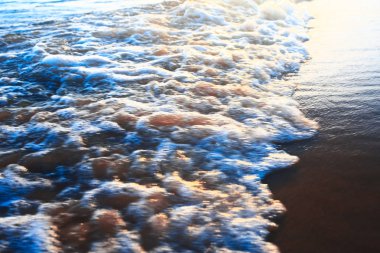 gün batımında tropikal plaj