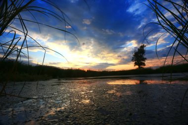 akşam Gölü kıyısında günbatımı