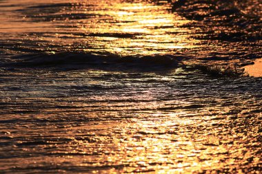  tropikal günbatımı, dalgalar