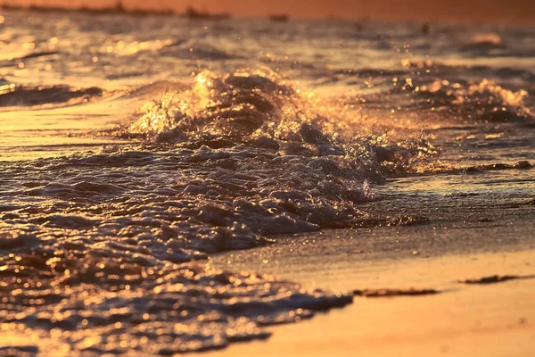 Onde al tramonto ai tropici — Foto Stock