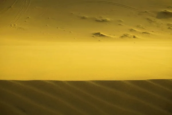 Dune di sabbia nel deserto — Foto Stock