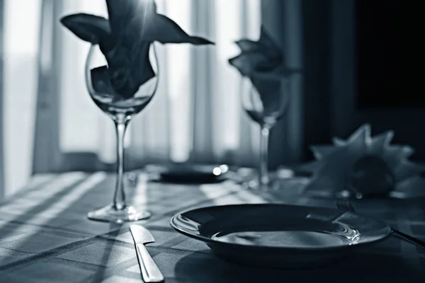 Vasos en la mesa del restaurante — Foto de Stock