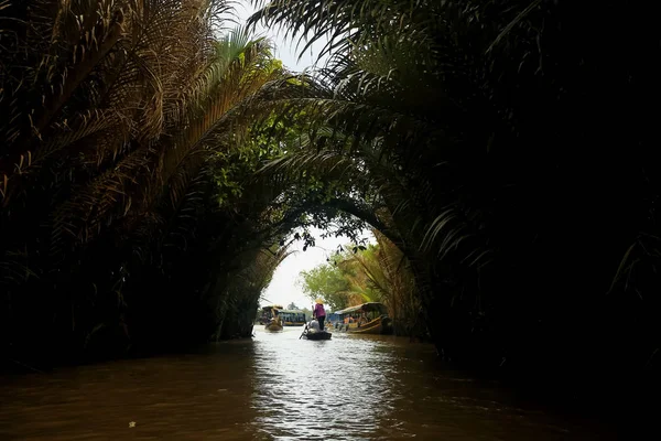 Río que fluye en Asia — Foto de Stock