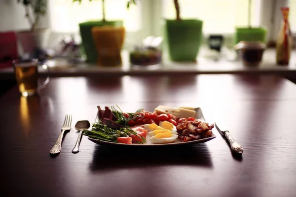 Maaltijd serveert in restaurant — Stockfoto