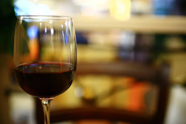 Сервировка столового вина — стоковое фото