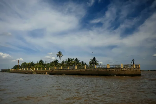 Fluss fließt in Asien — Stockfoto