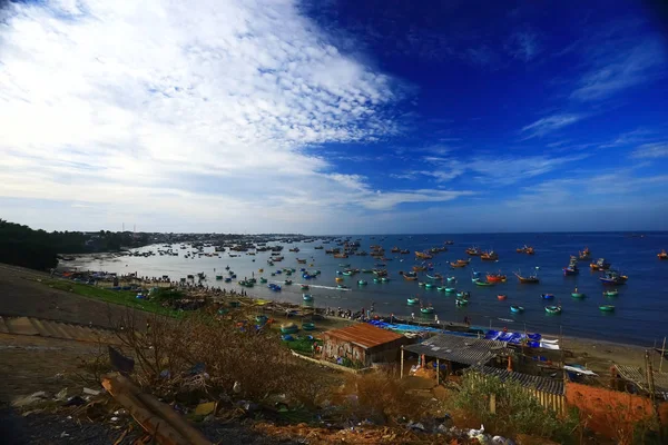 Barcos de pesca no mar — Fotografia de Stock