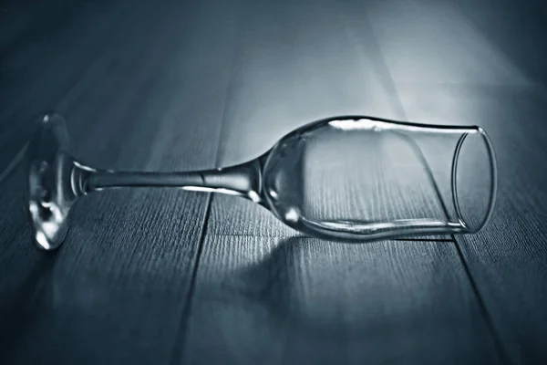 Glas op tafel in restaurant — Stockfoto