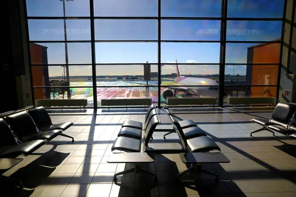 Terminal hall no aeroporto — Fotografia de Stock