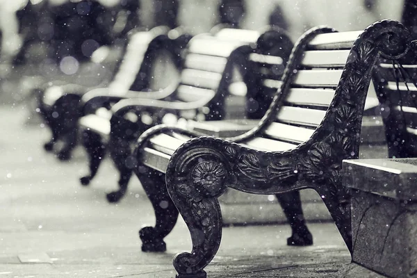 Bancos en el parque al aire libre — Foto de Stock