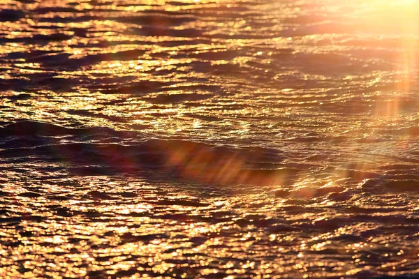 Waves at sunset in the tropics — Stock Photo, Image
