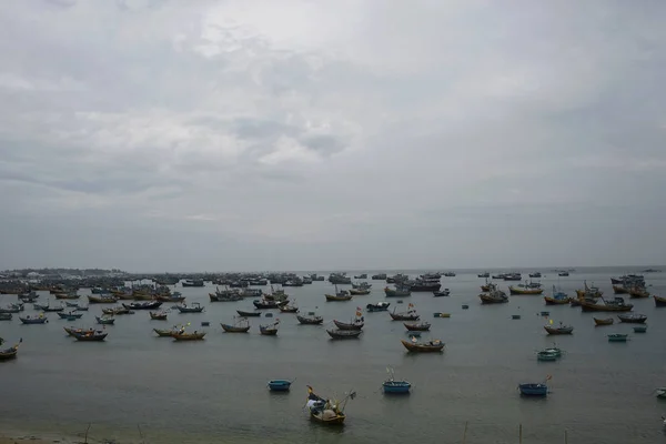 Barcos de pesca en el mar — Foto de Stock