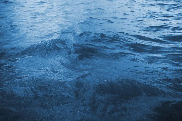 El mar con pequeñas olas —  Fotos de Stock