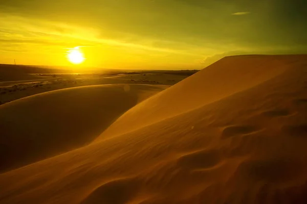 Sanddünen in der Wüste — Stockfoto