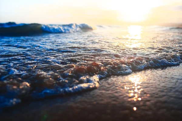 日没で熱帯のビーチ — ストック写真