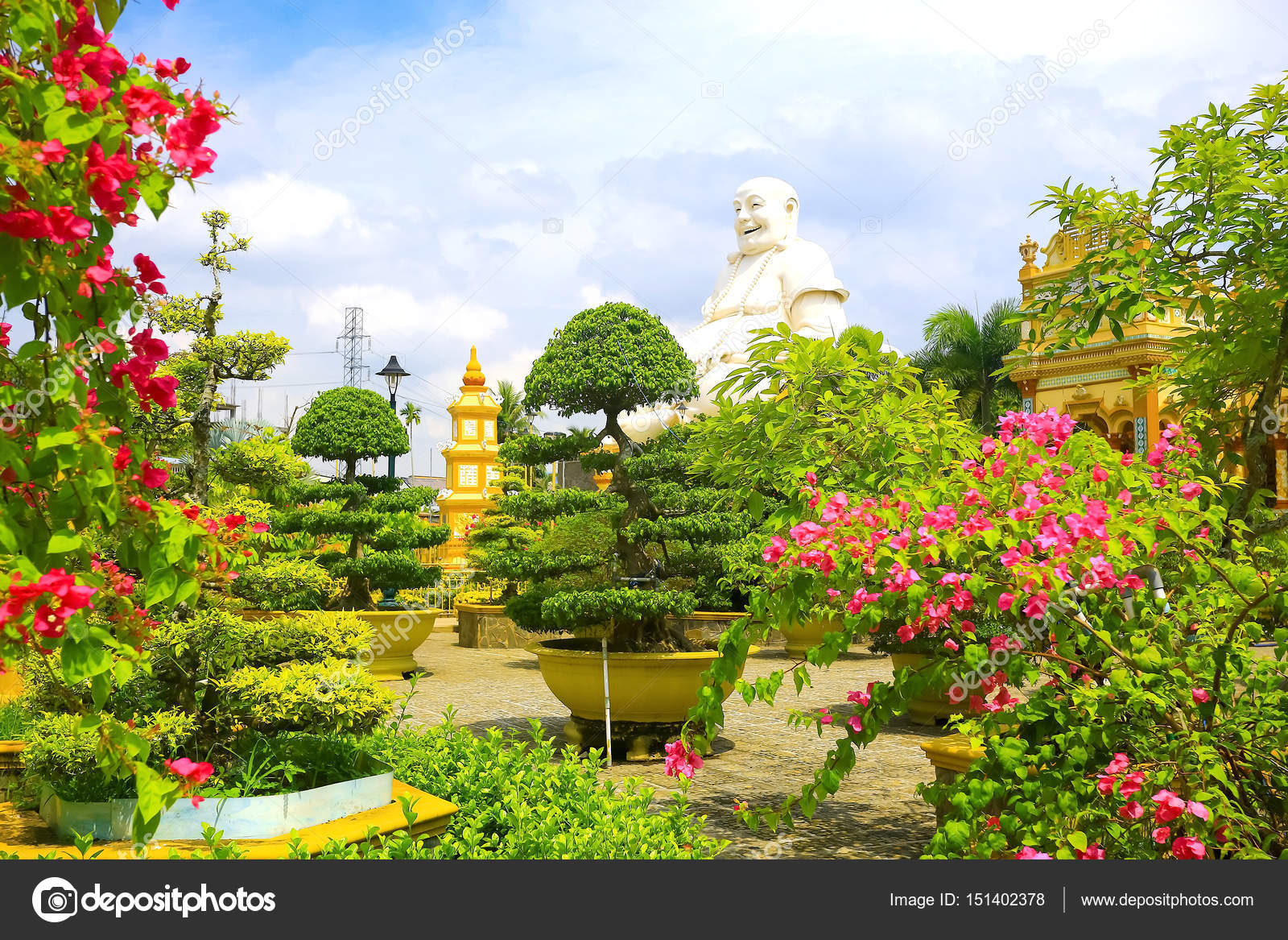 Tropical garden with flowers and trees \u2014 Stock Photo © xload