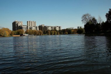  nehir ve Binalar peyzaj