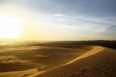 Çöldeki kum tepeleri 