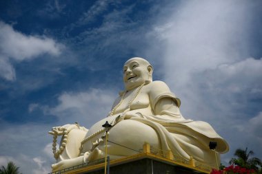 Asya'da Tanrı heykeli 