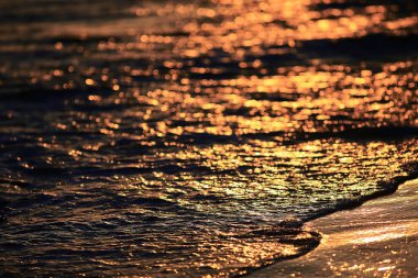  tropikal günbatımı, dalgalar