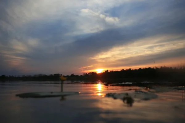 Sunset with clouds on the lake — Stock Photo, Image