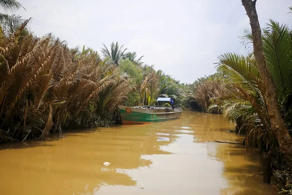 Fluss fließt in Asien — Stockfoto