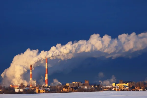 Smoke fumes emerge from the pipe — Stock Photo, Image