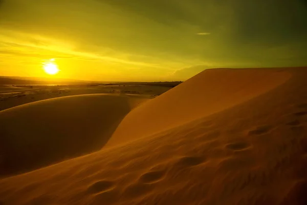 Dunas de arena en el desierto — Foto de Stock