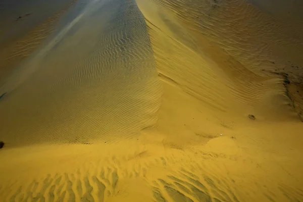 Sand dunes in the desert — Stock Photo, Image